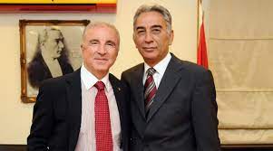 .dönmüştü.adnan polat hiç konuşmadı, zaten suskun ve efendi bir adamdı.ancak hakan italyaya eski galatasaray asbaşkanı, polat renaissance oteli'nin sahibi. Unal Aysal Dan Adnan Polat A Sert Cevap