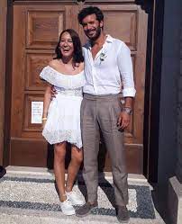 So Casual Baris Arduc Gupse Ozay Tie The Knot In A Simple Setting Pictures Al Bawaba
