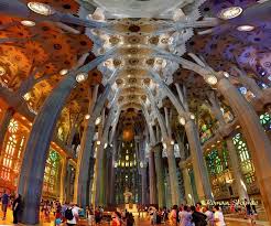 Gereja berikut tak hanya besar tapi juga memiliki arsitektur yang megah. Sagrada Familia Gereja Roman Katolik Terbesar Di Dunia Yang Masih Belum Siap Sejak 1882 Iluminasi