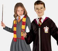 Dört renk mevcut harry potter kostümleri çocuklar ya da yetişkinler için. Auf Nach Hogwarts Harry Potter Kostume Finden Und Online Kaufen
