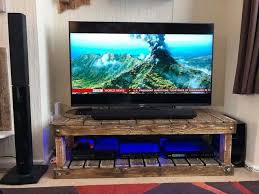 Tv Stand Riser For 55 Inch Tv Tv Stands No Assembly Furnituredesigner Furnitureminimalis Tvstand Pallet Furniture Tv Stand Pallet Tv Pallet Tv Stand