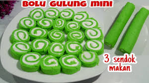 Resep bolu gulung super empuk lembut dan no ribet dan cara membuat bolu gulung vanila lengkap olahan bolu gulung panggang serta re resep buah kering kue bolu 155 resep bolu gulung pelangi mini ala rumahan yang mudah dan enak dari komunitas memasak terbesar dunia. Bolu Gulung Mini Mini Roll Cake Takaran Sendok Youtube