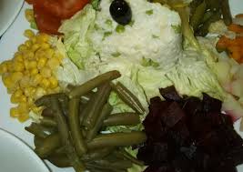 Potong kulit pangsit menjadi 4 bagian. Recette Salade Variee Ma Recette