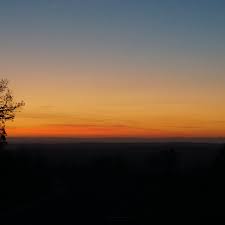Le vent chasse les nuages