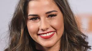 Und da sind ein paar ziemlich heiße schnappschüsse dabei. Sarah Lombardi To Sing Te Amo Mi Amor At Free European Song Contest Eurovoix World