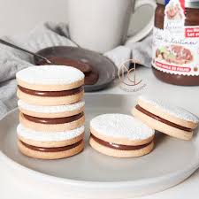Sable Fondant A La Pate A Tartiner Mes Delicieuses Creations En 2020 Gateaux Et Desserts Recette Entremet Alimentation
