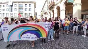 Il Tortona Pride in centro: Lamore è amore, senza distinzioni.