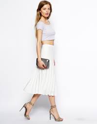 Pour bruncher, vous détendre, travailler ou sortir, c'est la tenue idéale quelle que soit l'occasion. Avec Quoi Porter Une Jupe Plissee Cet Ete 5 Inspirations Looks H M Zara Promod Taaora Blog Mode Tendances Looks