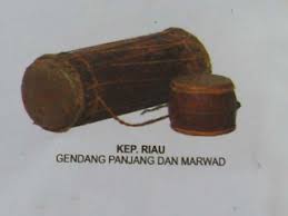 Kedua permukaan kulit ini diikat menggunakan bingkai besi ataupun rotan. 5 Alat Musik Tradisional Dari Riau Lengkap Adat Nusantara Tradisinya Indonesia