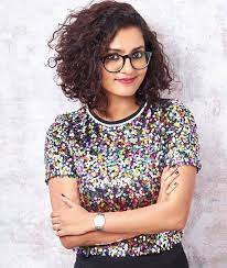 Actress Parvathi Menon Smiley Stills Girl Haircuts Curly Hair Styles Girls Short Haircuts