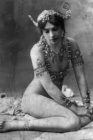Mata hari was a professional dancer and mistress who became a spy for france during world war i. Video Portrat Mata Hari Fid Benelux