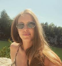 Julie Title drops an appealing music video for her “Four Horsemen” single