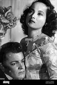 Meredith Merle's Instagram, Twitter & Facebook