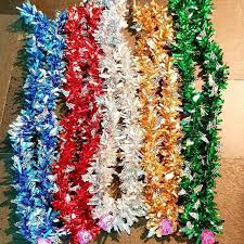 Tanpa perlu beli, kamu bisa bikin pohon natal sendiri lho. Slinger A Gliter Tinsel Hiasan Pohon Natal Murah Pita Parcel Natal Shopee Indonesia