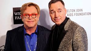 März 1947 als reginald kenneth dwight in pinner, harrow urban district, middlesex, england), ist ein britischer . Elton John Hochzeit Mit Seinem Langjahrigen Partner David Furnish Der Spiegel