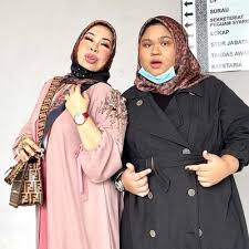 Cik b anak vida ретвитнул(а). Hiburan Bekas Suami Datuk Seri Vida Gagal Dapat Hak Lawatan Cik B Kongsi Akan Hubungi Ayah