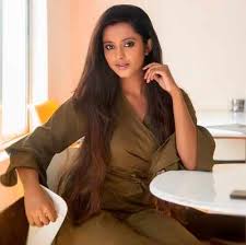 Shruti Das connects with fans through ...