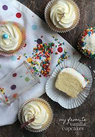 My Favorite Vanilla Cupcakes Perfectly Fluffy But Not Airy The Perfect Base For Buttercream Recette Cupcake Cupcakes Gateaux Et Desserts