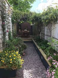 90 Beautiful Backyard Garden Design Ideas For Summer Worldecor Co Small Courtyard Gardens Courtyard Gardens Design Side Yard Landscaping