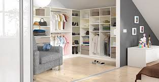 Beliebt sind vor allem kleine räume. Begehbarer Kleiderschrank Fur Dachschrage Deinschrank De