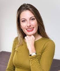 Leslie Robillard's Instagram, Twitter & Facebook