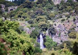 A partire dal periodo autunnale, le precipitazioni abbondanti rimettono in moto i fiumi e i ruscelli della sardegna, che sono principalmente a carattere torrentizio. Cascata Sa Spendula Ales Sardegna