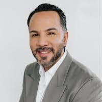 Armando Tirado's Instagram, Twitter & Facebook