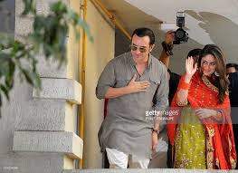 Newly Wedded Bollywood Personalities Saif Ali Khan L And Kareena Kapoor Pose For The Media Outside Khan S Resi Bollywood Glamour Indian Celebrities Bollywood