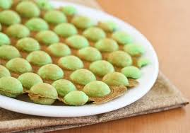 Pandan Flavored Egg Puffs Kirbie S Cravings A San Diego Food Blog Egg Puff Food Asian Desserts