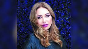 ممثلة مصرية لأب مصري و أم يونانية. Ù„ÙŠÙ„Ù‰ Ø¹Ù„ÙˆÙŠ ØªØªØ¹Ø±Ø¶ Ù„Ø¥ØµØ§Ø¨Ø© Ø®Ø·ÙŠØ±Ø© Ø£Ø«Ù†Ø§Ø¡ Ø§Ù„ØªØµÙˆÙŠØ± ØµØ­ÙŠÙØ© Ø§Ù„Ø®Ù„ÙŠØ¬