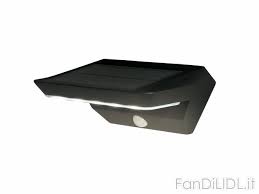 Resistente, impermeabile dal design irresistibile, la nostra lampada solare é perfetta per l'illuminazione di percorsi, passerelle, e giardini. Lampada Led Ad Energia Officina Attrezzi Lidl Tecnico Fan Di Lidl