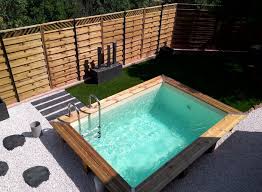 15 Idees Pour Integrer Une Mini Piscine Dans Votre Jardin Petite Piscine Bois Mini Piscine Petite Piscine