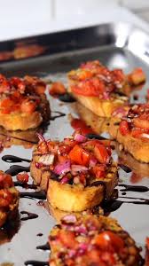 Bruschetta Selbstgemacht Vegane Wunder Video Rezept Video In 2020 Rezepte Bruschetta Rezept Fingerfood Rezepte