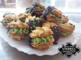 Riempire i nostri fagotti con qualche fico secco e richiuderlo per bene! Dessert Excelsior Dolci Tipici Siciliani