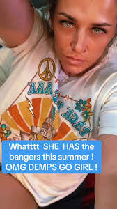 Kaitlyn Dempsey's Instagram, Twitter & Facebook