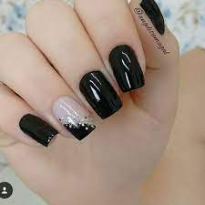 Uñas esculpidas negras, garritas para estar a la moda, juvenil modelo para chicas que no se conforman con lo establecido, ¡reservá turno! Colores De Unas 29019 Manicura De Unas Unas Negras Con Brillo Unas Decoradas