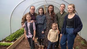 They play a repertoire of rock, pop, and folk music, and sing fluently in english, spanish, german, and basque.the group had chart and concert success around the world, especially in germany, the. Angelo Kelly Children Alter Vermogen