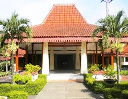 Tanah jawa mewariskan sejarah dan budaya luhur yang wajib dilestarikan. Keunikan Rumah Adat Tradisional Keraton Kasepuhan Cirebon Jawa Barat Tipstriksib