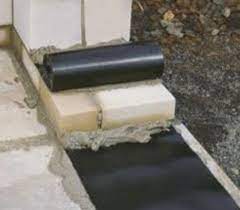 Dachpappe (auch teerpappe) ist eine mit bitumen getränkte pappe, die als feuchtigkeitssperre in bauwerken dient. Bitumenpappe Als Horizontalsperre