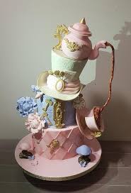 In the middle of novel, alice learns how wonderland works by drinking just enough potion or eating just enough cake to either shrink or grow in order to manuver through wonderland as she is. Alice In Wonderland Cake Cake By Su Cake Artist Cakesdecor