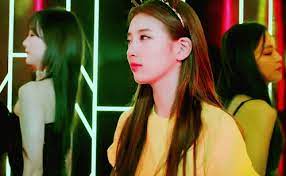 Pacar justin bieber ini meluncurkan bad liar pada pertengahan tahun 2017. Suzy Bae Suzy Gif Suzy Bae Suzy Sober Discover Share Gifs