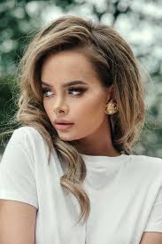 Sophie elise has planed to make music for a long time and now she's finally ready with her first single. Sophie Elise Alfitude