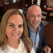 Who makes authentic Cuban pastelitos and food in Fulshear, Texas?