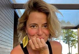 Miguel braga nunca comentou o fim do seu casamento com leonor poeiras, mãe do seu filho antónio, de quatro anos.e por ter uma atitude discreta no que toca à sua vida pessoal também não quis comentar a sua relação com rita costa gomes. Dispensada Da Tvi Leonor Poeiras Atira Se A Nuno Santos Fiquei Revoltada E Chocada