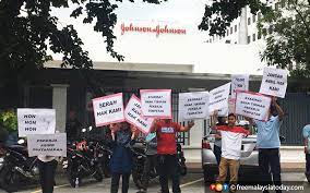 Johnson & johnson sdn bhd has state of art infrastructure for manufacturing yarn , fibre in malaysia. Axed Workers Picket Outside Healthcare Firm Free Malaysia Today Fmt