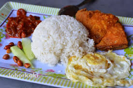 Bila nasi lemak bergabung dengan lobster = syahdu beb! Johor Nasi Lemak At ä¸ƒé‡Œé¦™ Stall At Happy Land Cafe In Kulai Nasi Lemak Johor Kulai