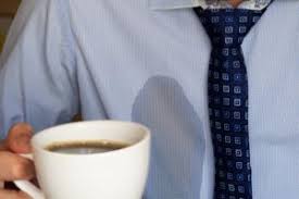Durch einen unachtsamen moment ist die tasse mit dem gerade frisch gebrühten kaffee umgefallen und das. Kaffeeflecken Entfernen So Gelingt Es Bei Teppich Wand Kleidung