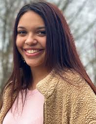 21 seniors receiving MLK scholarships for books