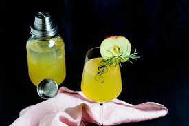 Apfel Holunderbluten Gin Fizz Sommerzeit Ist Cocktailzeit Sasibella Gin Fizz Fizz Gin Rezepte