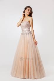 Ma se proprio volete stupire lo sposo e finanche tutti gli invitati optate per un abito decisamente di tendenza e presente in numerose collezioni 2019 dedicate alla sposa con modelli anche ampi ed in stile retrò. Abito Da Sposa Colorato La Storia E Le Usanze Passate Blog Consigli Matrimonio E Styles